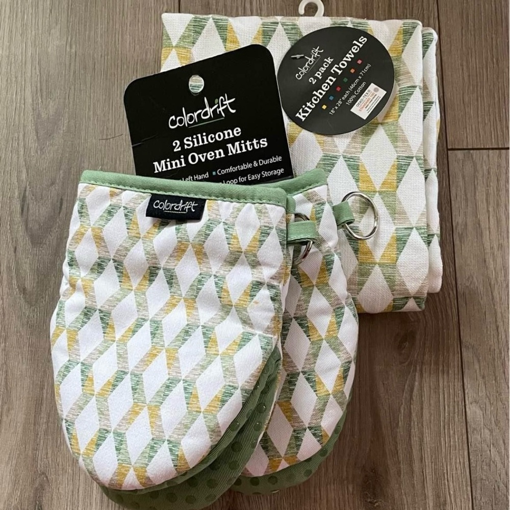 Green and Yellow Patterned Oven Mitts and Kitchen Towels